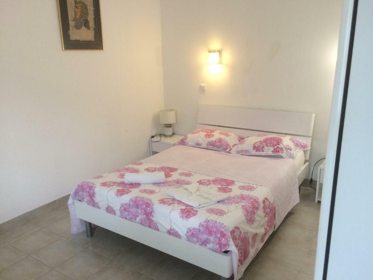 La Mangouste Apartment *